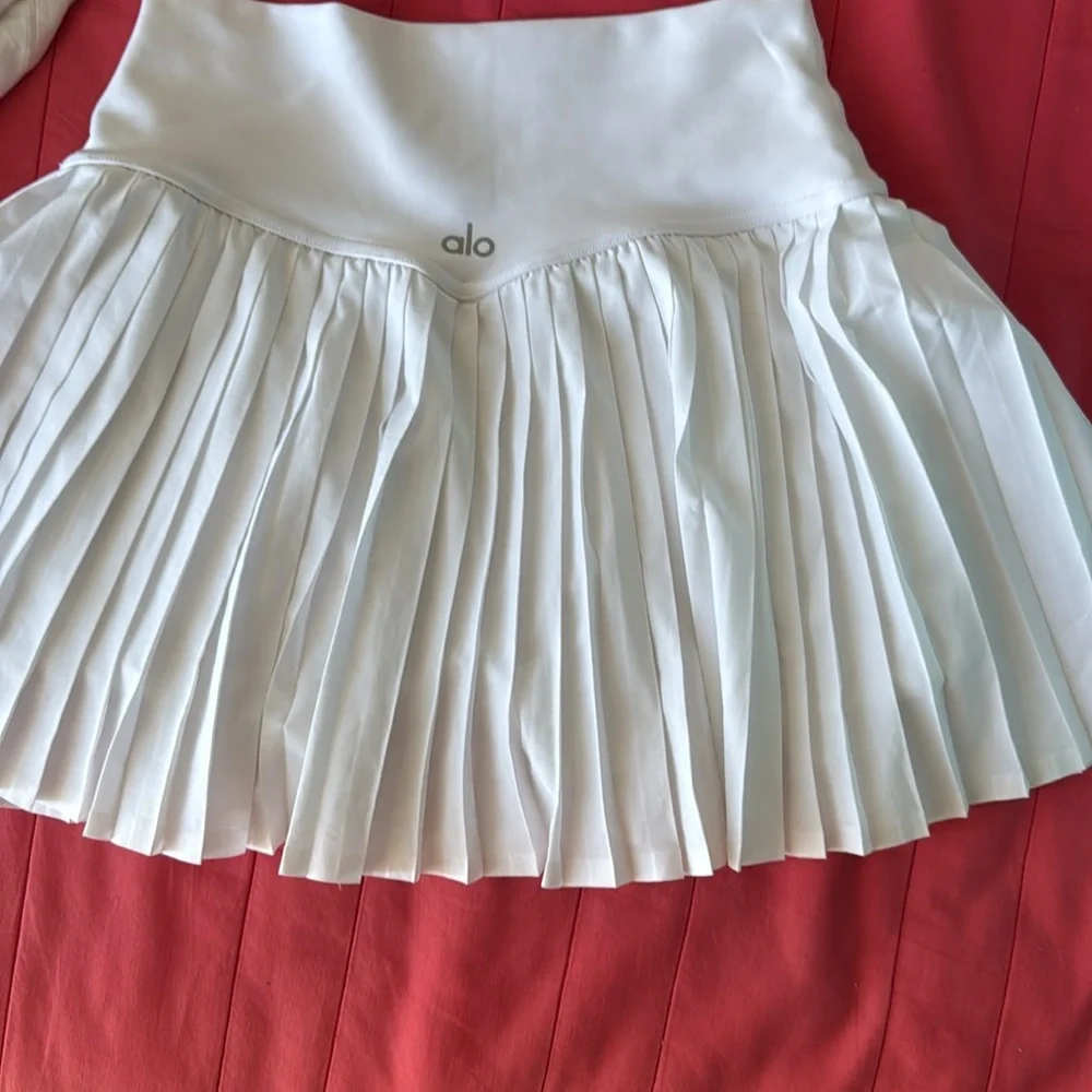 ALO Elegant White Pleated Skirt
